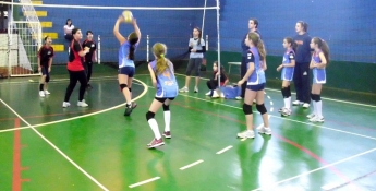 Como ensinar o gesto ataque no Minivolei!