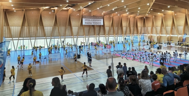 Inauguração do pavilhão municipal da Amora / PEL Amora